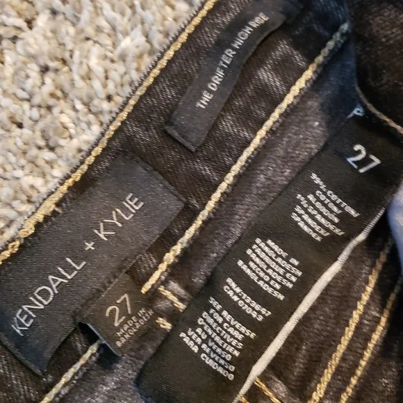 Kendall & Kylie Jean Shorts - Picture 6 of 6